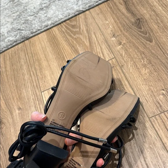A new day Elegant Black Strappy Women's Heels - 11 - Picture 6 of 6